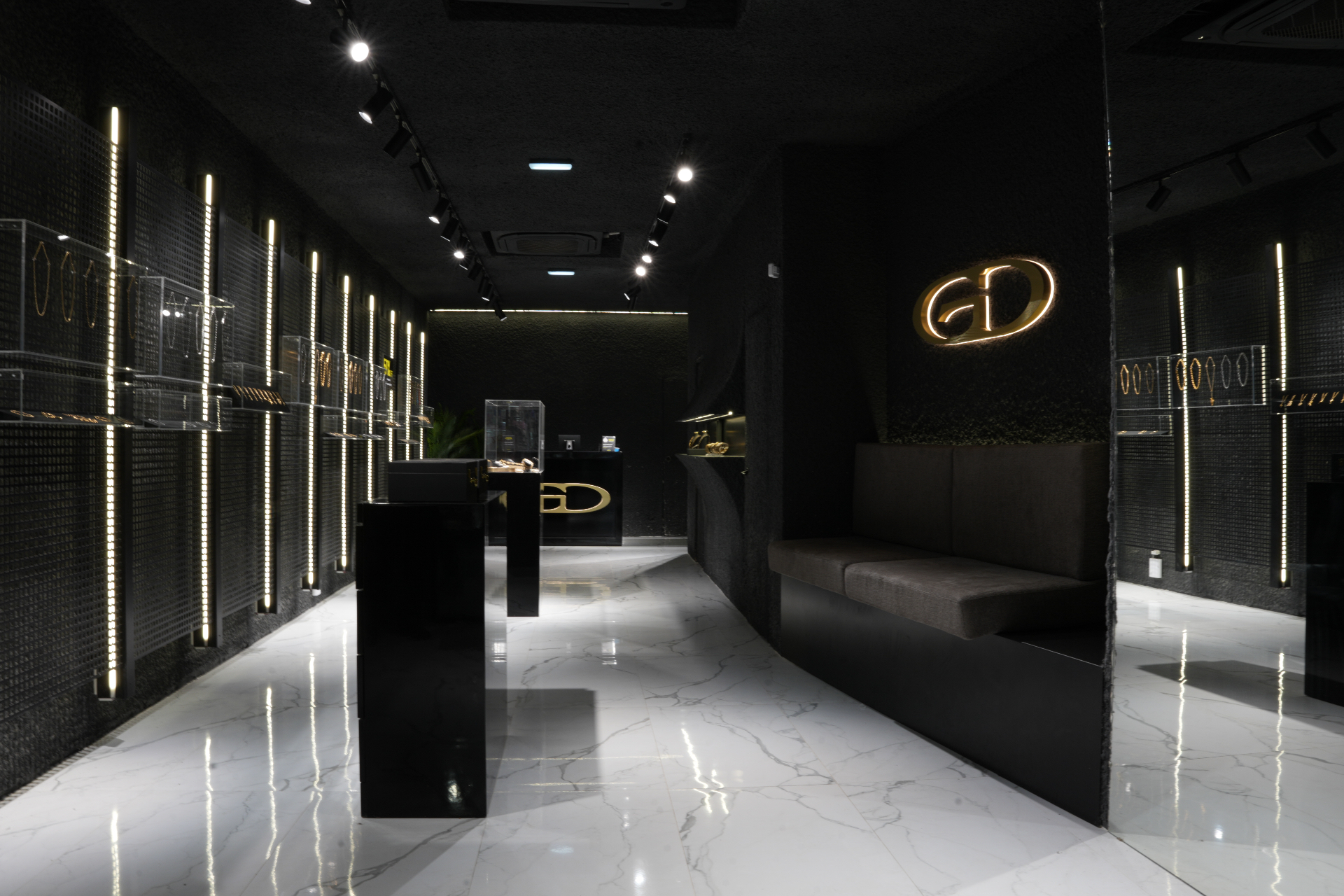ESPACIOS RETAIL — 1